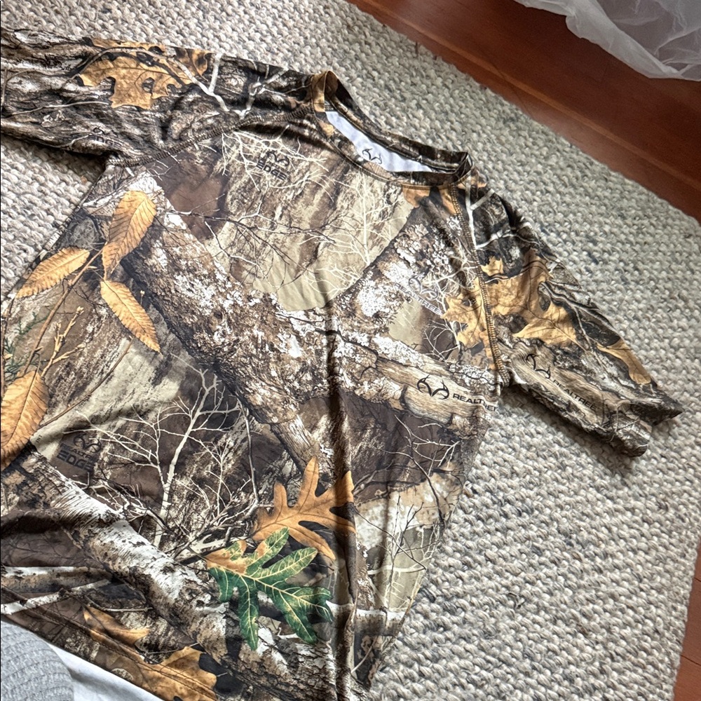 Realtree Short Sleeve Hunting Tee in Brown and Green Camo